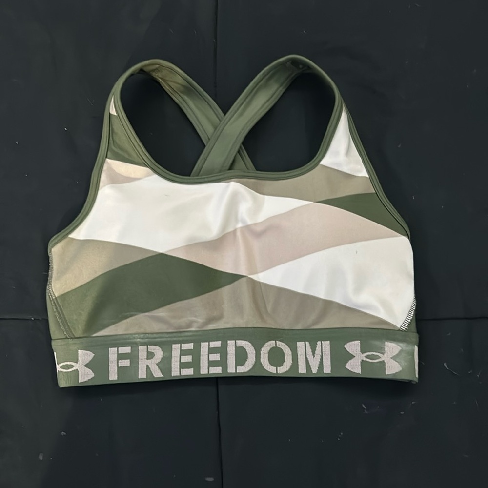 Brand new Under armor sports bra. Size small